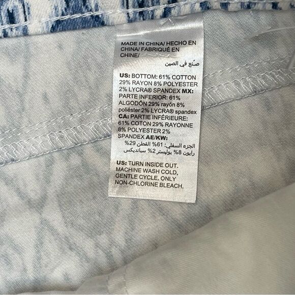 Chico's Blue White Pattern So Slimming Girlfriend Cropped Jeans Size 14 EUC - Picture 5 of 6